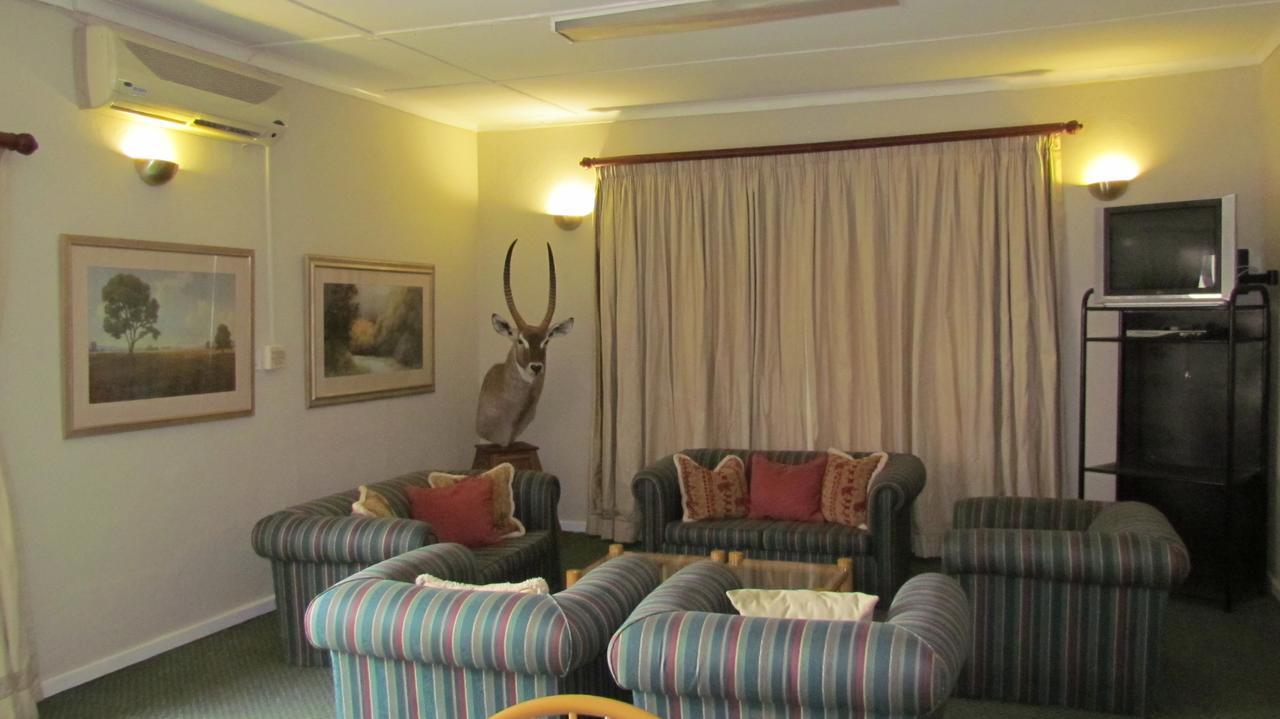Wagon Wheel Country Lodge Beaufort West Exterior foto
